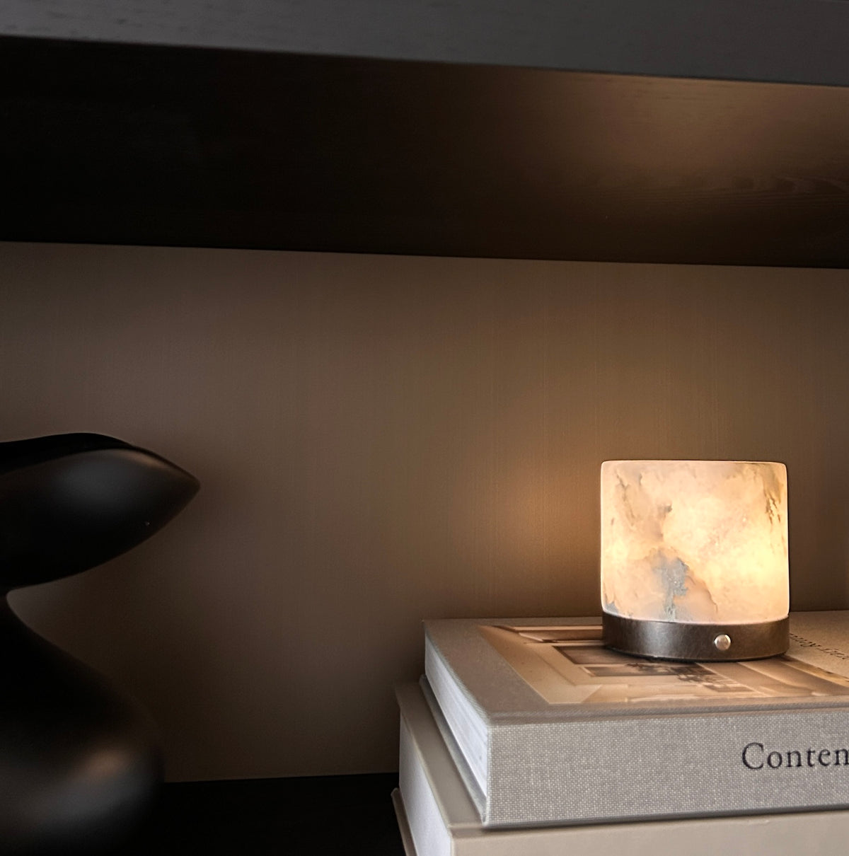 Column rechargeable alabaster lamp with brushed bronze aluminium base